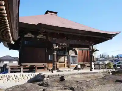 龍石寺の本殿・本堂