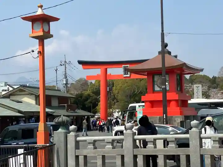 富士山本宮浅間大社の{uncategorized: "未分類", other: "その他", undefined: "問題あり", building: "その他建物", grave: "お墓", sacred_gate: "鳥居", guardian: "狛犬", statue: "像", buddha: "仏像", history: "歴史", nature: "自然", garden: "庭園", animal: "動物", pagoda: "塔", temizu: "手水舎", mountain_gate: "山門・神門", sanctuary: "本殿・本堂", subordinate: "末社・摂社", art: "芸術", scenery: "景色", jizo: "地蔵", ema: "絵馬", goshuin: "御朱印", omikuji: "おみくじ", items: "授与品その他", amulet: "お守り", goshuincho: "御朱印帳", eats: "食事", festival: "お祭り", votive_dance: "神楽", shichigosan: "七五三参", wedding: "結婚式", experience: "体験その他", initially: "初詣", around: "周辺", anti_infection: "感染症対策"}