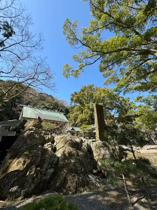 安房神社の{uncategorized: "未分類", other: "その他", undefined: "問題あり", building: "その他建物", grave: "お墓", sacred_gate: "鳥居", guardian: "狛犬", statue: "像", buddha: "仏像", history: "歴史", nature: "自然", garden: "庭園", animal: "動物", pagoda: "塔", temizu: "手水舎", mountain_gate: "山門・神門", sanctuary: "本殿・本堂", subordinate: "末社・摂社", art: "芸術", scenery: "景色", jizo: "地蔵", ema: "絵馬", goshuin: "御朱印", omikuji: "おみくじ", items: "授与品その他", amulet: "お守り", goshuincho: "御朱印帳", eats: "食事", festival: "お祭り", votive_dance: "神楽", shichigosan: "七五三参", wedding: "結婚式", experience: "体験その他", initially: "初詣", around: "周辺", anti_infection: "感染症対策"}