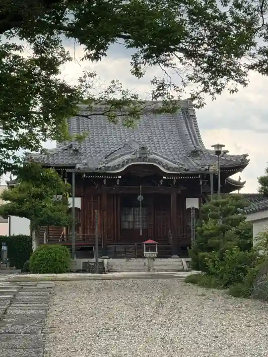 聖徳寺の{uncategorized: "未分類", other: "その他", undefined: "問題あり", building: "その他建物", grave: "お墓", sacred_gate: "鳥居", guardian: "狛犬", statue: "像", buddha: "仏像", history: "歴史", nature: "自然", garden: "庭園", animal: "動物", pagoda: "塔", temizu: "手水舎", mountain_gate: "山門・神門", sanctuary: "本殿・本堂", subordinate: "末社・摂社", art: "芸術", scenery: "景色", jizo: "地蔵", ema: "絵馬", goshuin: "御朱印", omikuji: "おみくじ", items: "授与品その他", amulet: "お守り", goshuincho: "御朱印帳", eats: "食事", festival: "お祭り", votive_dance: "神楽", shichigosan: "七五三参", wedding: "結婚式", experience: "体験その他", initially: "初詣", around: "周辺", anti_infection: "感染症対策"}