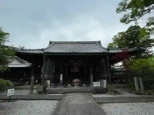 渡岸寺観音堂（向源寺）の{uncategorized: "未分類", other: "その他", undefined: "問題あり", building: "その他建物", grave: "お墓", sacred_gate: "鳥居", guardian: "狛犬", statue: "像", buddha: "仏像", history: "歴史", nature: "自然", garden: "庭園", animal: "動物", pagoda: "塔", temizu: "手水舎", mountain_gate: "山門・神門", sanctuary: "本殿・本堂", subordinate: "末社・摂社", art: "芸術", scenery: "景色", jizo: "地蔵", ema: "絵馬", goshuin: "御朱印", omikuji: "おみくじ", items: "授与品その他", amulet: "お守り", goshuincho: "御朱印帳", eats: "食事", festival: "お祭り", votive_dance: "神楽", shichigosan: "七五三参", wedding: "結婚式", experience: "体験その他", initially: "初詣", around: "周辺", anti_infection: "感染症対策"}
