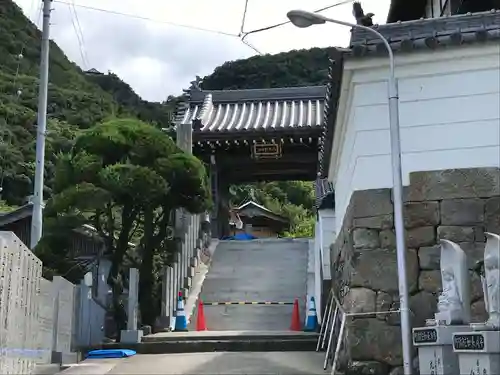 出釋迦寺の山門