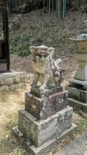 神明神社の{uncategorized: "未分類", other: "その他", undefined: "問題あり", building: "その他建物", grave: "お墓", sacred_gate: "鳥居", guardian: "狛犬", statue: "像", buddha: "仏像", history: "歴史", nature: "自然", garden: "庭園", animal: "動物", pagoda: "塔", temizu: "手水舎", mountain_gate: "山門・神門", sanctuary: "本殿・本堂", subordinate: "末社・摂社", art: "芸術", scenery: "景色", jizo: "地蔵", ema: "絵馬", goshuin: "御朱印", omikuji: "おみくじ", items: "授与品その他", amulet: "お守り", goshuincho: "御朱印帳", eats: "食事", festival: "お祭り", votive_dance: "神楽", shichigosan: "七五三参", wedding: "結婚式", experience: "体験その他", initially: "初詣", around: "周辺", anti_infection: "感染症対策"}