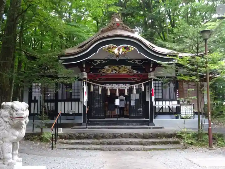 新屋山神社の本殿・本堂
