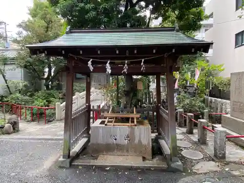 江島杉山神社の手水舎