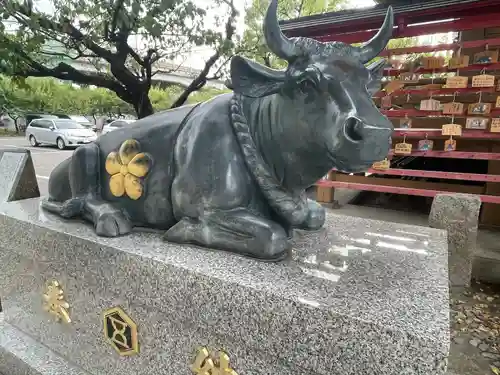 蒲原神社の像