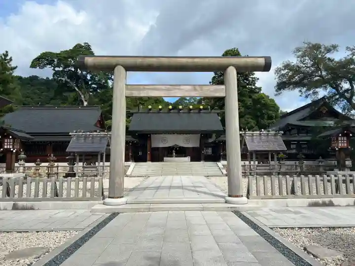 丹後一ノ宮 元伊勢 籠神社の{uncategorized: "未分類", other: "その他", undefined: "問題あり", building: "その他建物", grave: "お墓", sacred_gate: "鳥居", guardian: "狛犬", statue: "像", buddha: "仏像", history: "歴史", nature: "自然", garden: "庭園", animal: "動物", pagoda: "塔", temizu: "手水舎", mountain_gate: "山門・神門", sanctuary: "本殿・本堂", subordinate: "末社・摂社", art: "芸術", scenery: "景色", jizo: "地蔵", ema: "絵馬", goshuin: "御朱印", omikuji: "おみくじ", items: "授与品その他", amulet: "お守り", goshuincho: "御朱印帳", eats: "食事", festival: "お祭り", votive_dance: "神楽", shichigosan: "七五三参", wedding: "結婚式", experience: "体験その他", initially: "初詣", around: "周辺", anti_infection: "感染症対策"}