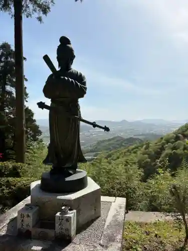 観音正寺の{uncategorized: "未分類", other: "その他", undefined: "問題あり", building: "その他建物", grave: "お墓", sacred_gate: "鳥居", guardian: "狛犬", statue: "像", buddha: "仏像", history: "歴史", nature: "自然", garden: "庭園", animal: "動物", pagoda: "塔", temizu: "手水舎", mountain_gate: "山門・神門", sanctuary: "本殿・本堂", subordinate: "末社・摂社", art: "芸術", scenery: "景色", jizo: "地蔵", ema: "絵馬", goshuin: "御朱印", omikuji: "おみくじ", items: "授与品その他", amulet: "お守り", goshuincho: "御朱印帳", eats: "食事", festival: "お祭り", votive_dance: "神楽", shichigosan: "七五三参", wedding: "結婚式", experience: "体験その他", initially: "初詣", around: "周辺", anti_infection: "感染症対策"}