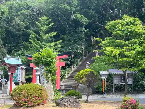 高山稲荷神社の建物その他