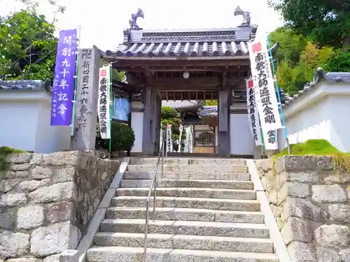 弥勒寺の山門・神門