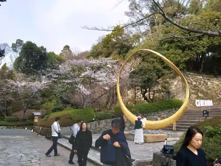 知恩院の{uncategorized: "未分類", other: "その他", undefined: "問題あり", building: "その他建物", grave: "お墓", sacred_gate: "鳥居", guardian: "狛犬", statue: "像", buddha: "仏像", history: "歴史", nature: "自然", garden: "庭園", animal: "動物", pagoda: "塔", temizu: "手水舎", mountain_gate: "山門・神門", sanctuary: "本殿・本堂", subordinate: "末社・摂社", art: "芸術", scenery: "景色", jizo: "地蔵", ema: "絵馬", goshuin: "御朱印", omikuji: "おみくじ", items: "授与品その他", amulet: "お守り", goshuincho: "御朱印帳", eats: "食事", festival: "お祭り", votive_dance: "神楽", shichigosan: "七五三参", wedding: "結婚式", experience: "体験その他", initially: "初詣", around: "周辺", anti_infection: "感染症対策"}