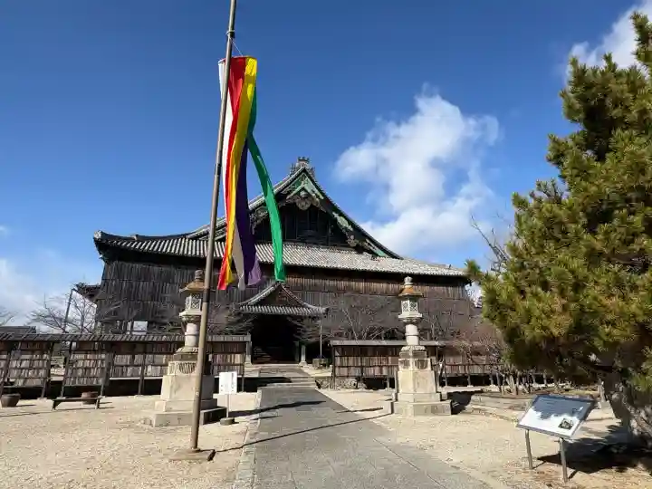 本山専修寺の{uncategorized: "未分類", other: "その他", undefined: "問題あり", building: "その他建物", grave: "お墓", sacred_gate: "鳥居", guardian: "狛犬", statue: "像", buddha: "仏像", history: "歴史", nature: "自然", garden: "庭園", animal: "動物", pagoda: "塔", temizu: "手水舎", mountain_gate: "山門・神門", sanctuary: "本殿・本堂", subordinate: "末社・摂社", art: "芸術", scenery: "景色", jizo: "地蔵", ema: "絵馬", goshuin: "御朱印", omikuji: "おみくじ", items: "授与品その他", amulet: "お守り", goshuincho: "御朱印帳", eats: "食事", festival: "お祭り", votive_dance: "神楽", shichigosan: "七五三参", wedding: "結婚式", experience: "体験その他", initially: "初詣", around: "周辺", anti_infection: "感染症対策"}