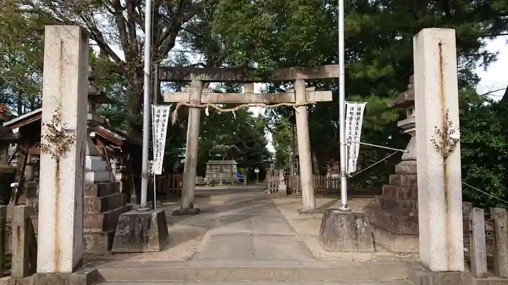 大神神社(花池)の鳥居