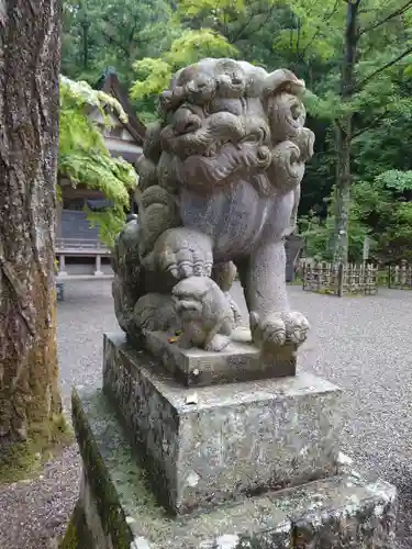 宝登山神社の狛犬