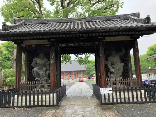 宝仙寺の山門