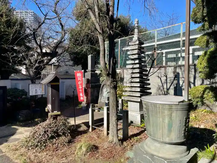 観静院の{uncategorized: "未分類", other: "その他", undefined: "問題あり", building: "その他建物", grave: "お墓", sacred_gate: "鳥居", guardian: "狛犬", statue: "像", buddha: "仏像", history: "歴史", nature: "自然", garden: "庭園", animal: "動物", pagoda: "塔", temizu: "手水舎", mountain_gate: "山門・神門", sanctuary: "本殿・本堂", subordinate: "末社・摂社", art: "芸術", scenery: "景色", jizo: "地蔵", ema: "絵馬", goshuin: "御朱印", omikuji: "おみくじ", items: "授与品その他", amulet: "お守り", goshuincho: "御朱印帳", eats: "食事", festival: "お祭り", votive_dance: "神楽", shichigosan: "七五三参", wedding: "結婚式", experience: "体験その他", initially: "初詣", around: "周辺", anti_infection: "感染症対策"}