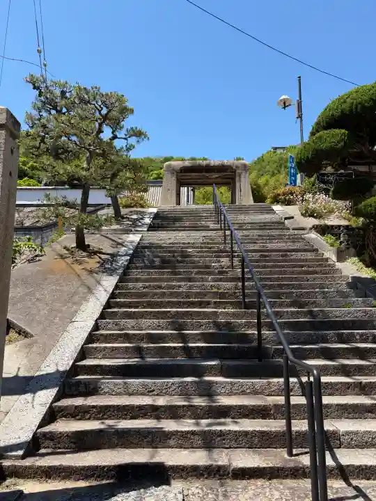 持光寺の{uncategorized: "未分類", other: "その他", undefined: "問題あり", building: "その他建物", grave: "お墓", sacred_gate: "鳥居", guardian: "狛犬", statue: "像", buddha: "仏像", history: "歴史", nature: "自然", garden: "庭園", animal: "動物", pagoda: "塔", temizu: "手水舎", mountain_gate: "山門・神門", sanctuary: "本殿・本堂", subordinate: "末社・摂社", art: "芸術", scenery: "景色", jizo: "地蔵", ema: "絵馬", goshuin: "御朱印", omikuji: "おみくじ", items: "授与品その他", amulet: "お守り", goshuincho: "御朱印帳", eats: "食事", festival: "お祭り", votive_dance: "神楽", shichigosan: "七五三参", wedding: "結婚式", experience: "体験その他", initially: "初詣", around: "周辺", anti_infection: "感染症対策"}