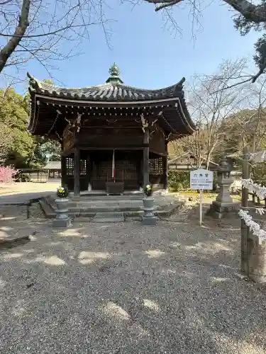 粉河寺の{uncategorized: "未分類", other: "その他", undefined: "問題あり", building: "その他建物", grave: "お墓", sacred_gate: "鳥居", guardian: "狛犬", statue: "像", buddha: "仏像", history: "歴史", nature: "自然", garden: "庭園", animal: "動物", pagoda: "塔", temizu: "手水舎", mountain_gate: "山門・神門", sanctuary: "本殿・本堂", subordinate: "末社・摂社", art: "芸術", scenery: "景色", jizo: "地蔵", ema: "絵馬", goshuin: "御朱印", omikuji: "おみくじ", items: "授与品その他", amulet: "お守り", goshuincho: "御朱印帳", eats: "食事", festival: "お祭り", votive_dance: "神楽", shichigosan: "七五三参", wedding: "結婚式", experience: "体験その他", initially: "初詣", around: "周辺", anti_infection: "感染症対策"}