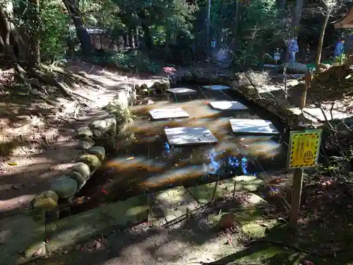 旦飯野神社の庭園