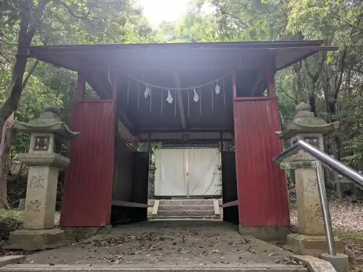 虎御前神社の{uncategorized: "未分類", other: "その他", undefined: "問題あり", building: "その他建物", grave: "お墓", sacred_gate: "鳥居", guardian: "狛犬", statue: "像", buddha: "仏像", history: "歴史", nature: "自然", garden: "庭園", animal: "動物", pagoda: "塔", temizu: "手水舎", mountain_gate: "山門・神門", sanctuary: "本殿・本堂", subordinate: "末社・摂社", art: "芸術", scenery: "景色", jizo: "地蔵", ema: "絵馬", goshuin: "御朱印", omikuji: "おみくじ", items: "授与品その他", amulet: "お守り", goshuincho: "御朱印帳", eats: "食事", festival: "お祭り", votive_dance: "神楽", shichigosan: "七五三参", wedding: "結婚式", experience: "体験その他", initially: "初詣", around: "周辺", anti_infection: "感染症対策"}