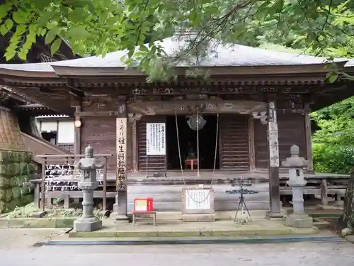 宝珠山 立石寺の本殿・本堂