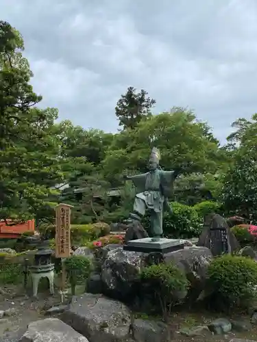 大井神社の像