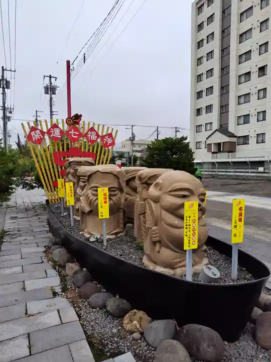 旭川銀座弁天神社の像
