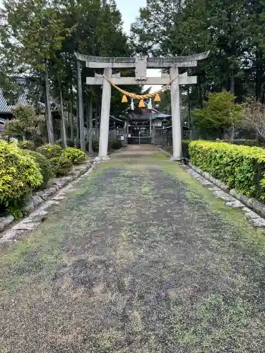 豊原北島神社の{uncategorized: "未分類", other: "その他", undefined: "問題あり", building: "その他建物", grave: "お墓", sacred_gate: "鳥居", guardian: "狛犬", statue: "像", buddha: "仏像", history: "歴史", nature: "自然", garden: "庭園", animal: "動物", pagoda: "塔", temizu: "手水舎", mountain_gate: "山門・神門", sanctuary: "本殿・本堂", subordinate: "末社・摂社", art: "芸術", scenery: "景色", jizo: "地蔵", ema: "絵馬", goshuin: "御朱印", omikuji: "おみくじ", items: "授与品その他", amulet: "お守り", goshuincho: "御朱印帳", eats: "食事", festival: "お祭り", votive_dance: "神楽", shichigosan: "七五三参", wedding: "結婚式", experience: "体験その他", initially: "初詣", around: "周辺", anti_infection: "感染症対策"}