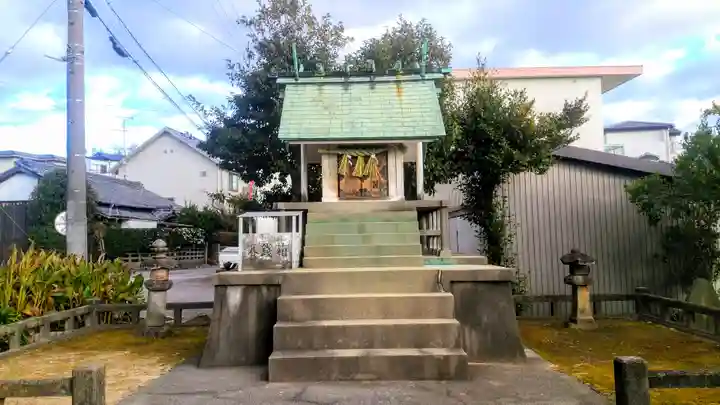 諏訪神社(虎石)の本殿・本堂