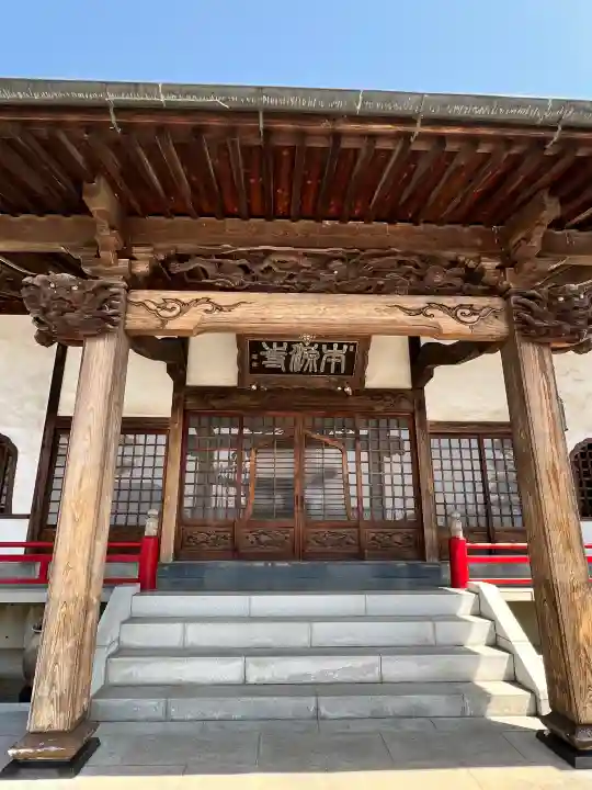 本源寺の{uncategorized: "未分類", other: "その他", undefined: "問題あり", building: "その他建物", grave: "お墓", sacred_gate: "鳥居", guardian: "狛犬", statue: "像", buddha: "仏像", history: "歴史", nature: "自然", garden: "庭園", animal: "動物", pagoda: "塔", temizu: "手水舎", mountain_gate: "山門・神門", sanctuary: "本殿・本堂", subordinate: "末社・摂社", art: "芸術", scenery: "景色", jizo: "地蔵", ema: "絵馬", goshuin: "御朱印", omikuji: "おみくじ", items: "授与品その他", amulet: "お守り", goshuincho: "御朱印帳", eats: "食事", festival: "お祭り", votive_dance: "神楽", shichigosan: "七五三参", wedding: "結婚式", experience: "体験その他", initially: "初詣", around: "周辺", anti_infection: "感染症対策"}