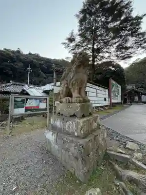 美保神社の{uncategorized: "未分類", other: "その他", undefined: "問題あり", building: "その他建物", grave: "お墓", sacred_gate: "鳥居", guardian: "狛犬", statue: "像", buddha: "仏像", history: "歴史", nature: "自然", garden: "庭園", animal: "動物", pagoda: "塔", temizu: "手水舎", mountain_gate: "山門・神門", sanctuary: "本殿・本堂", subordinate: "末社・摂社", art: "芸術", scenery: "景色", jizo: "地蔵", ema: "絵馬", goshuin: "御朱印", omikuji: "おみくじ", items: "授与品その他", amulet: "お守り", goshuincho: "御朱印帳", eats: "食事", festival: "お祭り", votive_dance: "神楽", shichigosan: "七五三参", wedding: "結婚式", experience: "体験その他", initially: "初詣", around: "周辺", anti_infection: "感染症対策"}