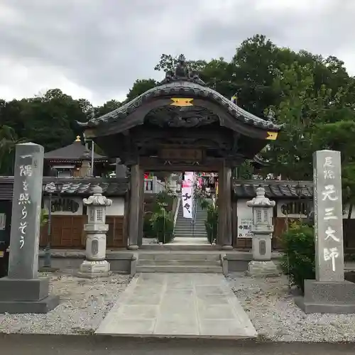 寺岡山元三大師の山門