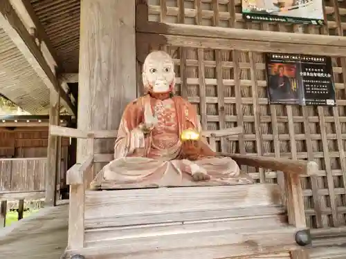 酒波寺の像