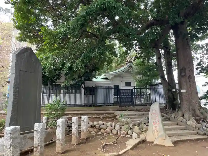 駒込富士神社の{uncategorized: "未分類", other: "その他", undefined: "問題あり", building: "その他建物", grave: "お墓", sacred_gate: "鳥居", guardian: "狛犬", statue: "像", buddha: "仏像", history: "歴史", nature: "自然", garden: "庭園", animal: "動物", pagoda: "塔", temizu: "手水舎", mountain_gate: "山門・神門", sanctuary: "本殿・本堂", subordinate: "末社・摂社", art: "芸術", scenery: "景色", jizo: "地蔵", ema: "絵馬", goshuin: "御朱印", omikuji: "おみくじ", items: "授与品その他", amulet: "お守り", goshuincho: "御朱印帳", eats: "食事", festival: "お祭り", votive_dance: "神楽", shichigosan: "七五三参", wedding: "結婚式", experience: "体験その他", initially: "初詣", around: "周辺", anti_infection: "感染症対策"}
