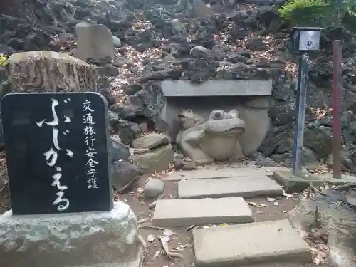 品川神社の{uncategorized: "未分類", other: "その他", undefined: "問題あり", building: "その他建物", grave: "お墓", sacred_gate: "鳥居", guardian: "狛犬", statue: "像", buddha: "仏像", history: "歴史", nature: "自然", garden: "庭園", animal: "動物", pagoda: "塔", temizu: "手水舎", mountain_gate: "山門・神門", sanctuary: "本殿・本堂", subordinate: "末社・摂社", art: "芸術", scenery: "景色", jizo: "地蔵", ema: "絵馬", goshuin: "御朱印", omikuji: "おみくじ", items: "授与品その他", amulet: "お守り", goshuincho: "御朱印帳", eats: "食事", festival: "お祭り", votive_dance: "神楽", shichigosan: "七五三参", wedding: "結婚式", experience: "体験その他", initially: "初詣", around: "周辺", anti_infection: "感染症対策"}