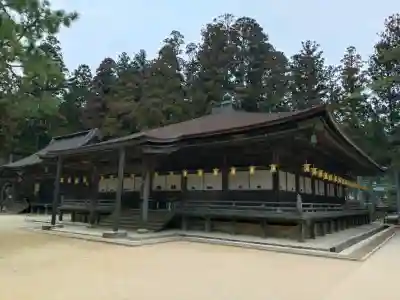 壇上伽藍の{uncategorized: "未分類", other: "その他", undefined: "問題あり", building: "その他建物", grave: "お墓", sacred_gate: "鳥居", guardian: "狛犬", statue: "像", buddha: "仏像", history: "歴史", nature: "自然", garden: "庭園", animal: "動物", pagoda: "塔", temizu: "手水舎", mountain_gate: "山門・神門", sanctuary: "本殿・本堂", subordinate: "末社・摂社", art: "芸術", scenery: "景色", jizo: "地蔵", ema: "絵馬", goshuin: "御朱印", omikuji: "おみくじ", items: "授与品その他", amulet: "お守り", goshuincho: "御朱印帳", eats: "食事", festival: "お祭り", votive_dance: "神楽", shichigosan: "七五三参", wedding: "結婚式", experience: "体験その他", initially: "初詣", around: "周辺", anti_infection: "感染症対策"}