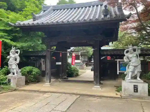 興禅寺の{uncategorized: "未分類", other: "その他", undefined: "問題あり", building: "その他建物", grave: "お墓", sacred_gate: "鳥居", guardian: "狛犬", statue: "像", buddha: "仏像", history: "歴史", nature: "自然", garden: "庭園", animal: "動物", pagoda: "塔", temizu: "手水舎", mountain_gate: "山門・神門", sanctuary: "本殿・本堂", subordinate: "末社・摂社", art: "芸術", scenery: "景色", jizo: "地蔵", ema: "絵馬", goshuin: "御朱印", omikuji: "おみくじ", items: "授与品その他", amulet: "お守り", goshuincho: "御朱印帳", eats: "食事", festival: "お祭り", votive_dance: "神楽", shichigosan: "七五三参", wedding: "結婚式", experience: "体験その他", initially: "初詣", around: "周辺", anti_infection: "感染症対策"}