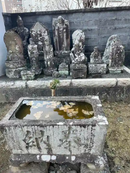 蓮光寺の{uncategorized: "未分類", other: "その他", undefined: "問題あり", building: "その他建物", grave: "お墓", sacred_gate: "鳥居", guardian: "狛犬", statue: "像", buddha: "仏像", history: "歴史", nature: "自然", garden: "庭園", animal: "動物", pagoda: "塔", temizu: "手水舎", mountain_gate: "山門・神門", sanctuary: "本殿・本堂", subordinate: "末社・摂社", art: "芸術", scenery: "景色", jizo: "地蔵", ema: "絵馬", goshuin: "御朱印", omikuji: "おみくじ", items: "授与品その他", amulet: "お守り", goshuincho: "御朱印帳", eats: "食事", festival: "お祭り", votive_dance: "神楽", shichigosan: "七五三参", wedding: "結婚式", experience: "体験その他", initially: "初詣", around: "周辺", anti_infection: "感染症対策"}