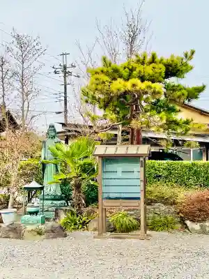 明智寺の{uncategorized: "未分類", other: "その他", undefined: "問題あり", building: "その他建物", grave: "お墓", sacred_gate: "鳥居", guardian: "狛犬", statue: "像", buddha: "仏像", history: "歴史", nature: "自然", garden: "庭園", animal: "動物", pagoda: "塔", temizu: "手水舎", mountain_gate: "山門・神門", sanctuary: "本殿・本堂", subordinate: "末社・摂社", art: "芸術", scenery: "景色", jizo: "地蔵", ema: "絵馬", goshuin: "御朱印", omikuji: "おみくじ", items: "授与品その他", amulet: "お守り", goshuincho: "御朱印帳", eats: "食事", festival: "お祭り", votive_dance: "神楽", shichigosan: "七五三参", wedding: "結婚式", experience: "体験その他", initially: "初詣", around: "周辺", anti_infection: "感染症対策"}