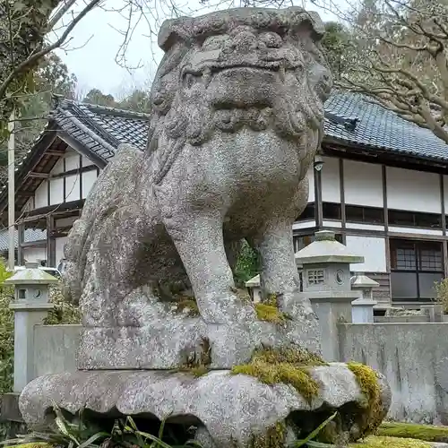 神杉伊豆牟比咩字神社の狛犬