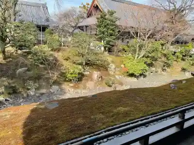 相国寺（相国承天禅寺）の{uncategorized: "未分類", other: "その他", undefined: "問題あり", building: "その他建物", grave: "お墓", sacred_gate: "鳥居", guardian: "狛犬", statue: "像", buddha: "仏像", history: "歴史", nature: "自然", garden: "庭園", animal: "動物", pagoda: "塔", temizu: "手水舎", mountain_gate: "山門・神門", sanctuary: "本殿・本堂", subordinate: "末社・摂社", art: "芸術", scenery: "景色", jizo: "地蔵", ema: "絵馬", goshuin: "御朱印", omikuji: "おみくじ", items: "授与品その他", amulet: "お守り", goshuincho: "御朱印帳", eats: "食事", festival: "お祭り", votive_dance: "神楽", shichigosan: "七五三参", wedding: "結婚式", experience: "体験その他", initially: "初詣", around: "周辺", anti_infection: "感染症対策"}