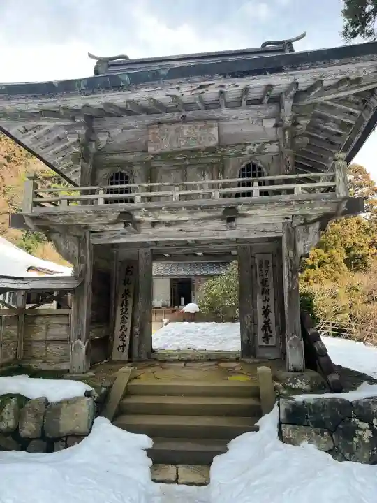 華蔵寺の{uncategorized: "未分類", other: "その他", undefined: "問題あり", building: "その他建物", grave: "お墓", sacred_gate: "鳥居", guardian: "狛犬", statue: "像", buddha: "仏像", history: "歴史", nature: "自然", garden: "庭園", animal: "動物", pagoda: "塔", temizu: "手水舎", mountain_gate: "山門・神門", sanctuary: "本殿・本堂", subordinate: "末社・摂社", art: "芸術", scenery: "景色", jizo: "地蔵", ema: "絵馬", goshuin: "御朱印", omikuji: "おみくじ", items: "授与品その他", amulet: "お守り", goshuincho: "御朱印帳", eats: "食事", festival: "お祭り", votive_dance: "神楽", shichigosan: "七五三参", wedding: "結婚式", experience: "体験その他", initially: "初詣", around: "周辺", anti_infection: "感染症対策"}