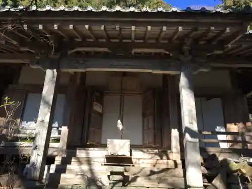 戒長寺の本殿