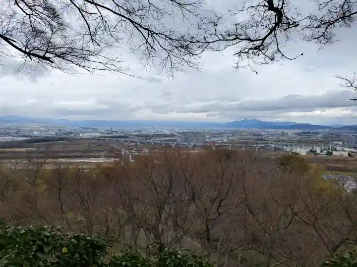 石清水八幡宮の{uncategorized: "未分類", other: "その他", undefined: "問題あり", building: "その他建物", grave: "お墓", sacred_gate: "鳥居", guardian: "狛犬", statue: "像", buddha: "仏像", history: "歴史", nature: "自然", garden: "庭園", animal: "動物", pagoda: "塔", temizu: "手水舎", mountain_gate: "山門・神門", sanctuary: "本殿・本堂", subordinate: "末社・摂社", art: "芸術", scenery: "景色", jizo: "地蔵", ema: "絵馬", goshuin: "御朱印", omikuji: "おみくじ", items: "授与品その他", amulet: "お守り", goshuincho: "御朱印帳", eats: "食事", festival: "お祭り", votive_dance: "神楽", shichigosan: "七五三参", wedding: "結婚式", experience: "体験その他", initially: "初詣", around: "周辺", anti_infection: "感染症対策"}