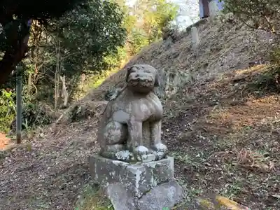 滝の不動尊の狛犬