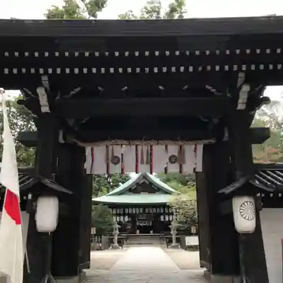 白峯神宮の山門・神門