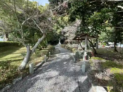 御薗神社の{uncategorized: "未分類", other: "その他", undefined: "問題あり", building: "その他建物", grave: "お墓", sacred_gate: "鳥居", guardian: "狛犬", statue: "像", buddha: "仏像", history: "歴史", nature: "自然", garden: "庭園", animal: "動物", pagoda: "塔", temizu: "手水舎", mountain_gate: "山門・神門", sanctuary: "本殿・本堂", subordinate: "末社・摂社", art: "芸術", scenery: "景色", jizo: "地蔵", ema: "絵馬", goshuin: "御朱印", omikuji: "おみくじ", items: "授与品その他", amulet: "お守り", goshuincho: "御朱印帳", eats: "食事", festival: "お祭り", votive_dance: "神楽", shichigosan: "七五三参", wedding: "結婚式", experience: "体験その他", initially: "初詣", around: "周辺", anti_infection: "感染症対策"}