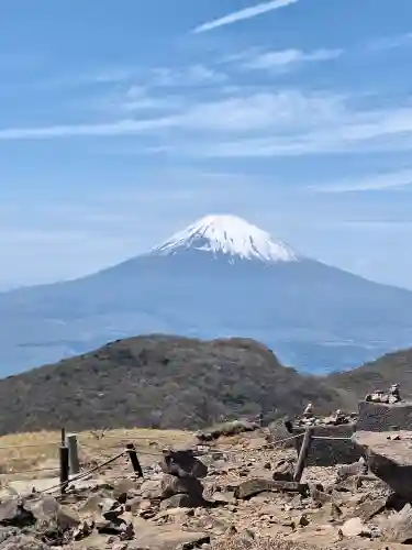 箱根元宮の{uncategorized: "未分類", other: "その他", undefined: "問題あり", building: "その他建物", grave: "お墓", sacred_gate: "鳥居", guardian: "狛犬", statue: "像", buddha: "仏像", history: "歴史", nature: "自然", garden: "庭園", animal: "動物", pagoda: "塔", temizu: "手水舎", mountain_gate: "山門・神門", sanctuary: "本殿・本堂", subordinate: "末社・摂社", art: "芸術", scenery: "景色", jizo: "地蔵", ema: "絵馬", goshuin: "御朱印", omikuji: "おみくじ", items: "授与品その他", amulet: "お守り", goshuincho: "御朱印帳", eats: "食事", festival: "お祭り", votive_dance: "神楽", shichigosan: "七五三参", wedding: "結婚式", experience: "体験その他", initially: "初詣", around: "周辺", anti_infection: "感染症対策"}