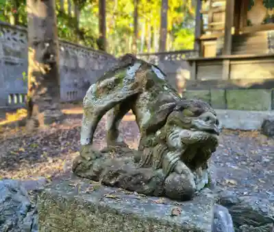 春日社(小山)の狛犬