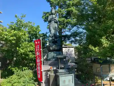 龍華寺の{uncategorized: "未分類", other: "その他", undefined: "問題あり", building: "その他建物", grave: "お墓", sacred_gate: "鳥居", guardian: "狛犬", statue: "像", buddha: "仏像", history: "歴史", nature: "自然", garden: "庭園", animal: "動物", pagoda: "塔", temizu: "手水舎", mountain_gate: "山門・神門", sanctuary: "本殿・本堂", subordinate: "末社・摂社", art: "芸術", scenery: "景色", jizo: "地蔵", ema: "絵馬", goshuin: "御朱印", omikuji: "おみくじ", items: "授与品その他", amulet: "お守り", goshuincho: "御朱印帳", eats: "食事", festival: "お祭り", votive_dance: "神楽", shichigosan: "七五三参", wedding: "結婚式", experience: "体験その他", initially: "初詣", around: "周辺", anti_infection: "感染症対策"}